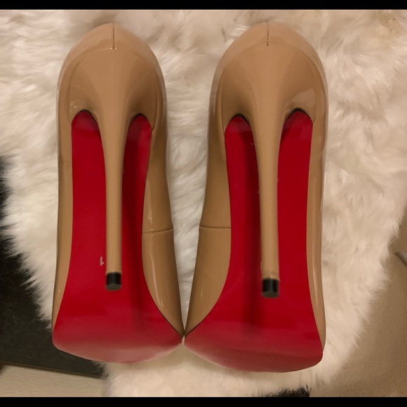 unkno Shoes - Red bottom heels